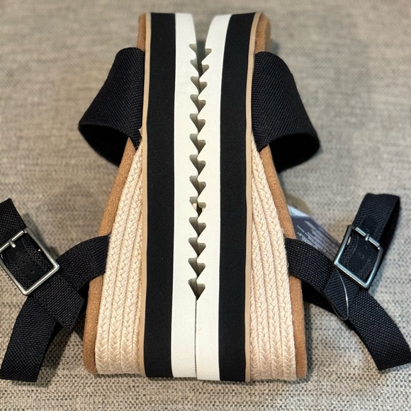 TOMS Women’s Diana Black Canvas Buckle Wedge Size 7 - Picture 5 of 9